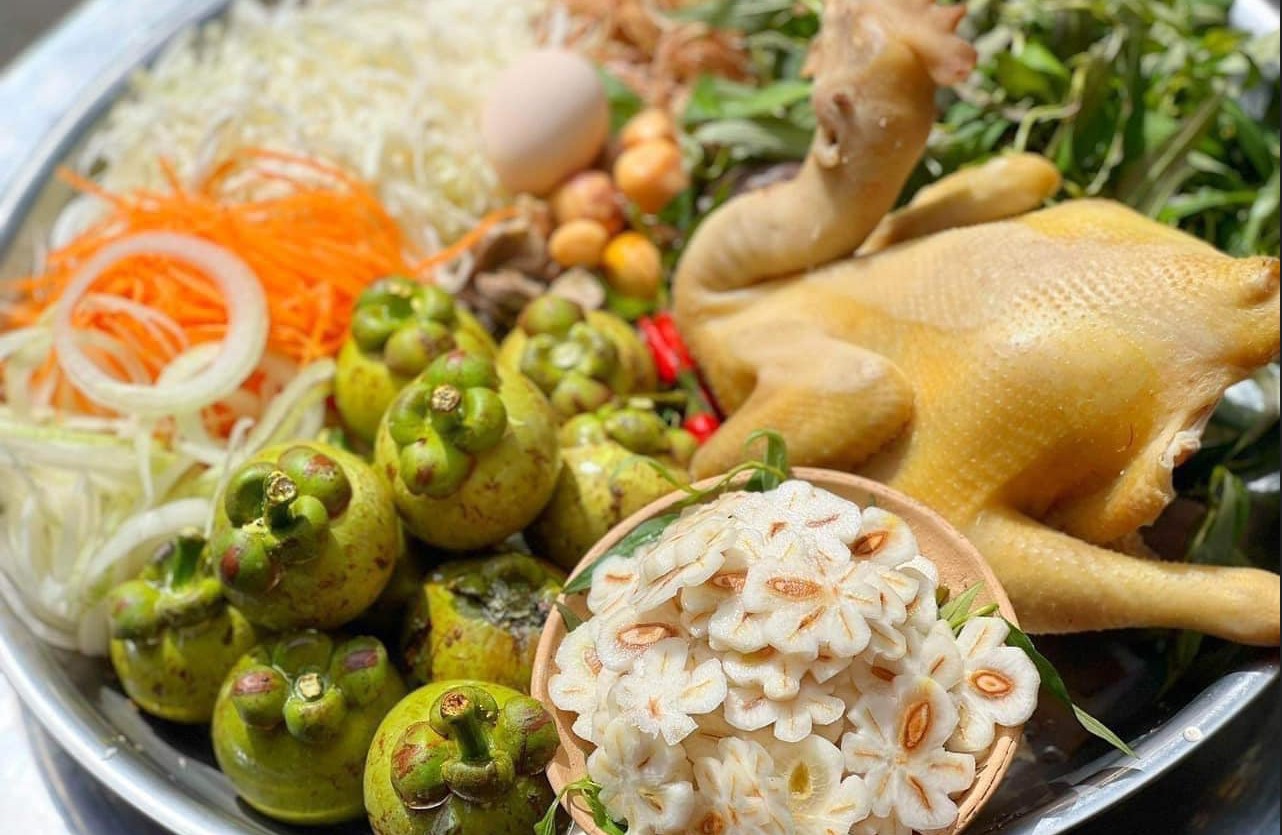 Nhiều người ‘bắt trend’ làm món gỏi gà măng cụt xanh